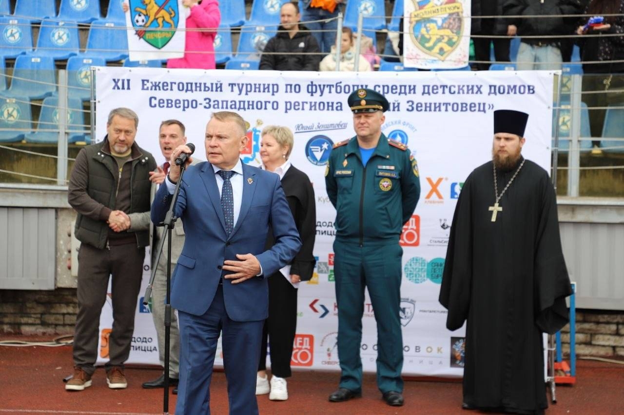 На стадионе «Петровский» прошел XII ежегодный турнир по футболу среди воспитанников детских домов северо-западного…